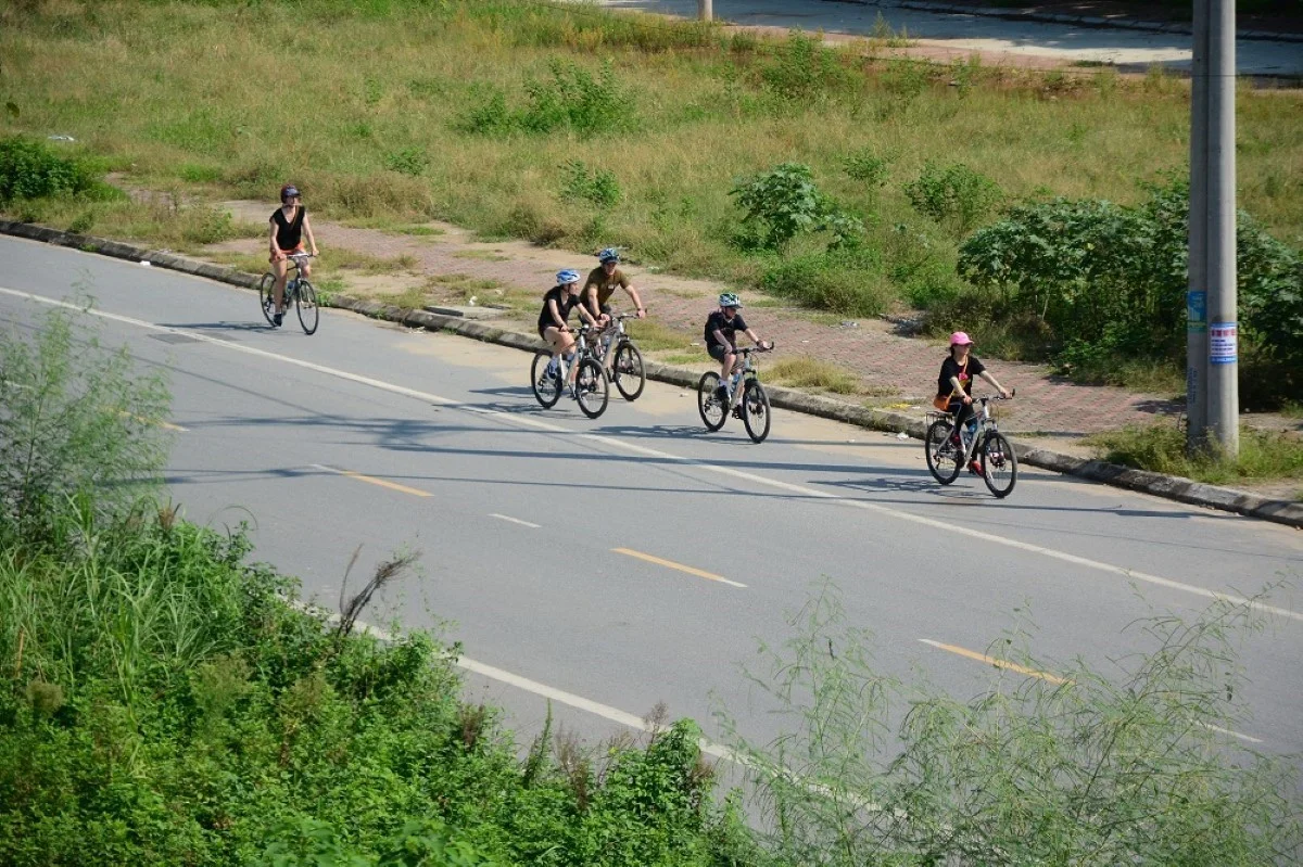 Cycling Trip Hanoi Bat Trang Ceramic Village 1 Day